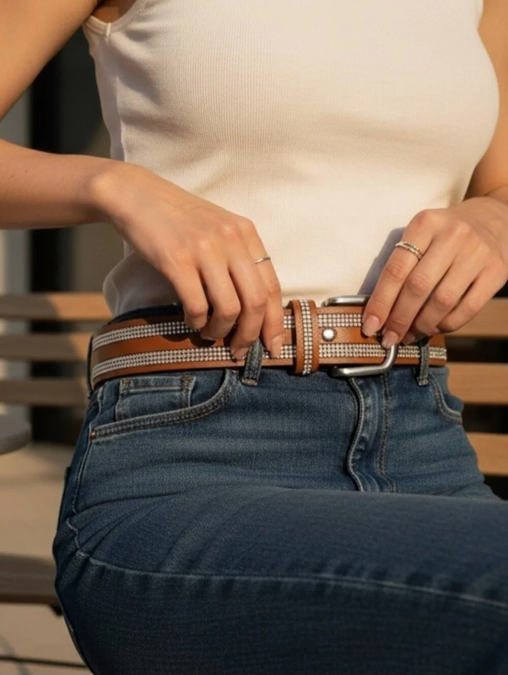 Womens Size XL Brown Leather Belt Parallel Rows Rhinestones Silver-toned Buckle.